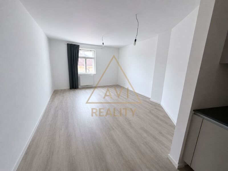 Pronájem bytu 2+kk 58m2 P10 Vršovice Černomořská