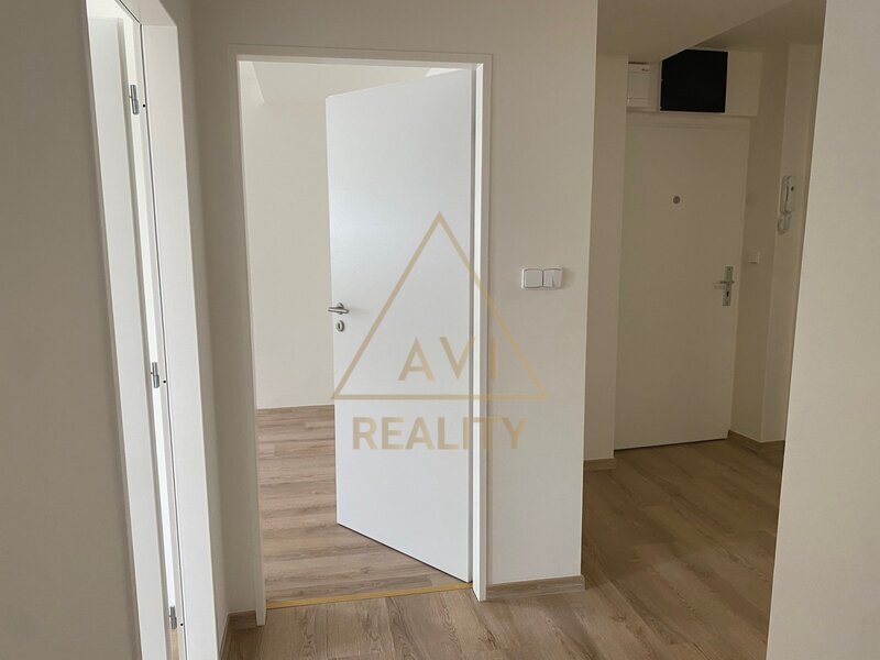 PRODEJ BYTU DV 3+1 PO REKONSTRUKCI 60M2 SNÍŽENÉ PŘÍZEMÍ – PODNÁDRAŽNÍ VYSOČANY PRAHA 9