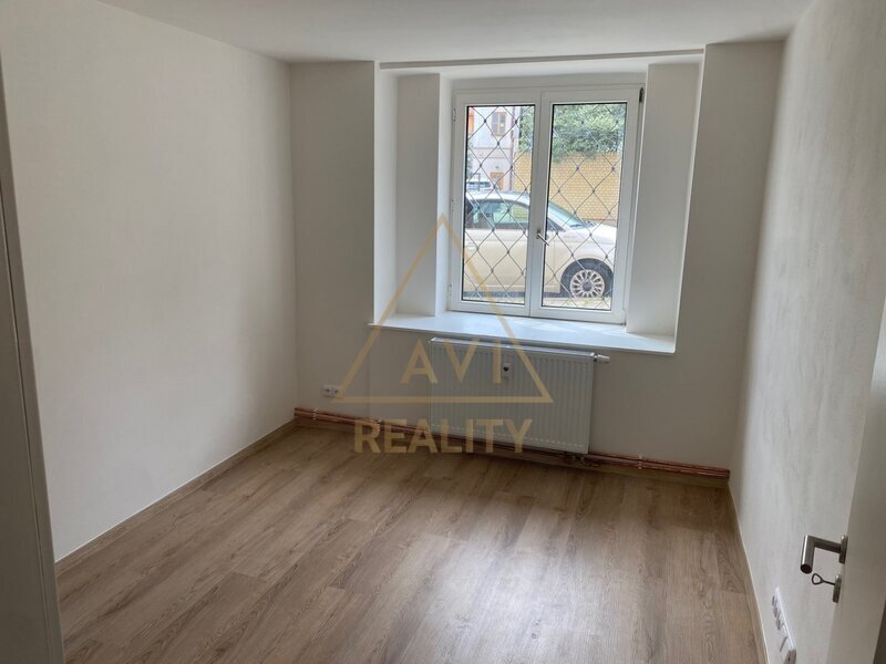 PRODEJ BYTU DV 3+1 PO REKONSTRUKCI 60M2 SNÍŽENÉ PŘÍZEMÍ – PODNÁDRAŽNÍ VYSOČANY PRAHA 9