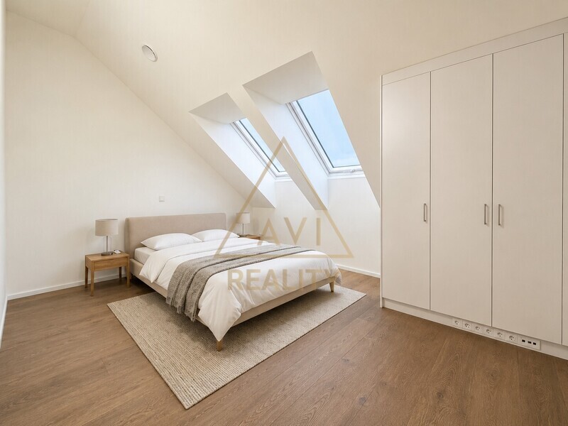 Prostorný byt 5+kk s balkonem 5m2 náměstí Pod Lípou Praha 5 - Holyně