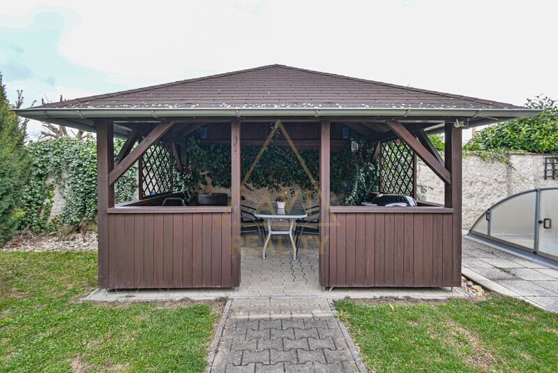 Prodej členitého RD OV 6+1 150 m2 s pozemkem 422 m2 Hřebeč u Kladna