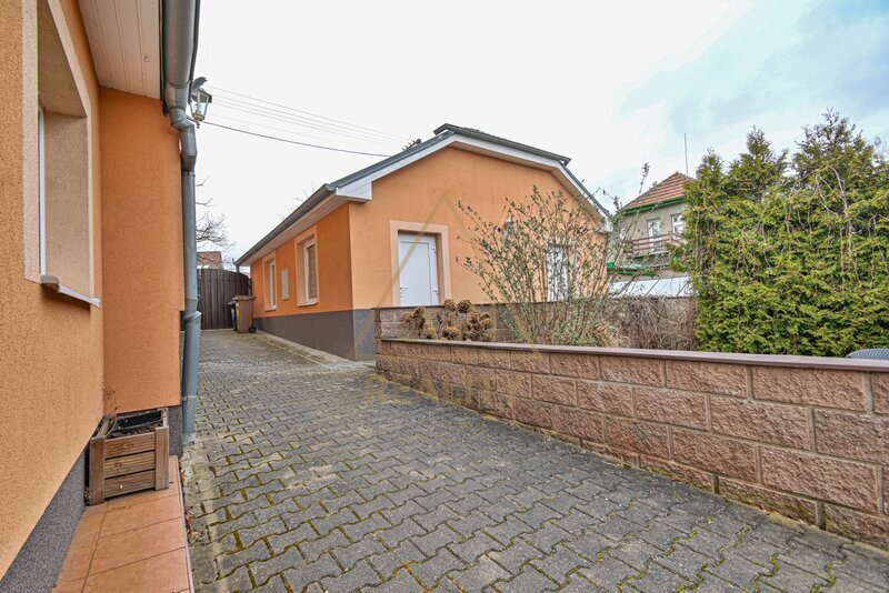 Prodej členitého RD OV 6+1 150 m2 s pozemkem 422 m2 Hřebeč u Kladna