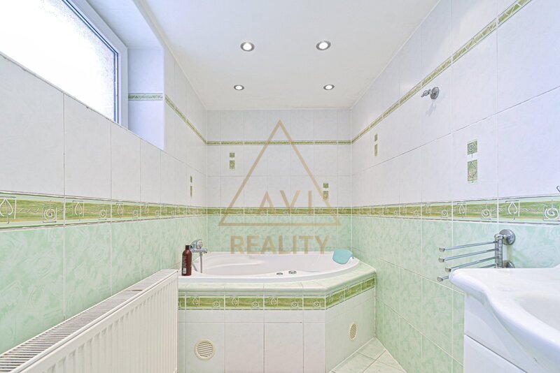 Prodej členitého RD OV 6+1 150 m2 s pozemkem 422 m2 Hřebeč u Kladna