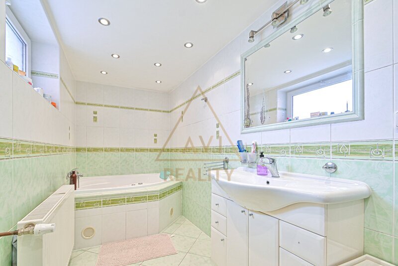 Prodej členitého RD OV 6+1 150 m2 s pozemkem 422 m2 Hřebeč u Kladna