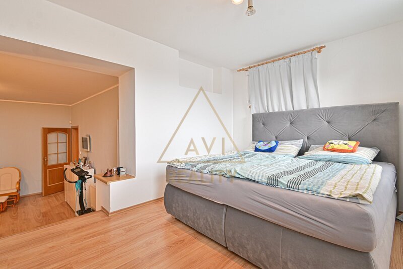 Prodej členitého RD OV 6+1 150 m2 s pozemkem 422 m2 Hřebeč u Kladna