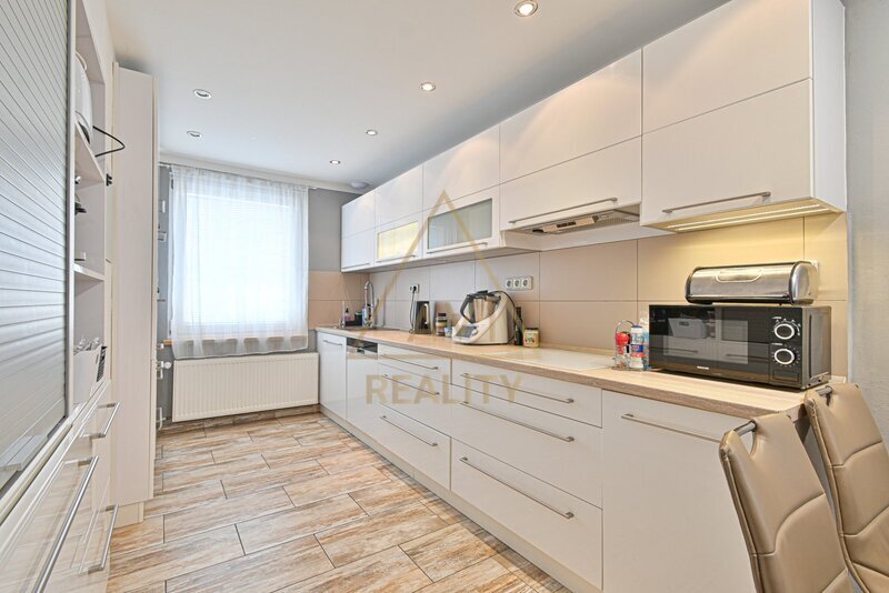 Prodej členitého RD OV 6+1 150 m2 s pozemkem 422 m2 Hřebeč u Kladna