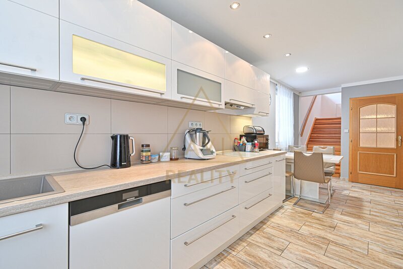 Prodej členitého RD OV 6+1 150 m2 s pozemkem 422 m2 Hřebeč u Kladna