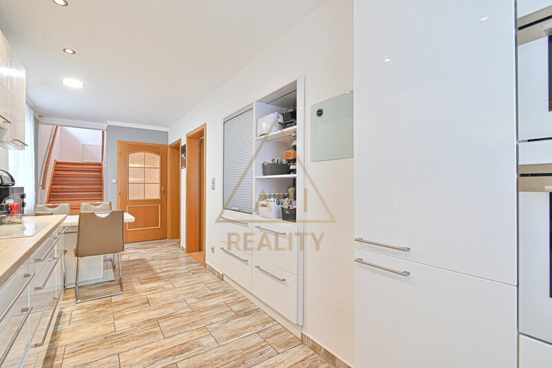 Prodej členitého RD OV 6+1 150 m2 s pozemkem 422 m2 Hřebeč u Kladna