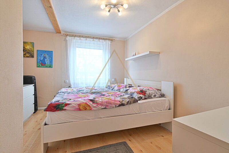 Prodej členitého RD OV 6+1 150 m2 s pozemkem 422 m2 Hřebeč u Kladna