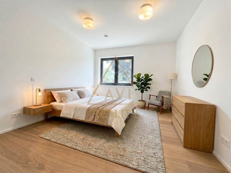 Prodej bytu 2+kk 57m2 + zahrada 72m2 náměstí Pod Lípou Praha - Holyně