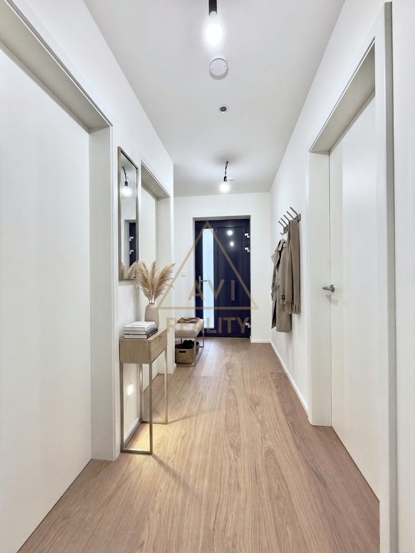 Prodej bytu 2+kk 57m2 + zahrada 72m2 náměstí Pod Lípou Praha - Holyně
