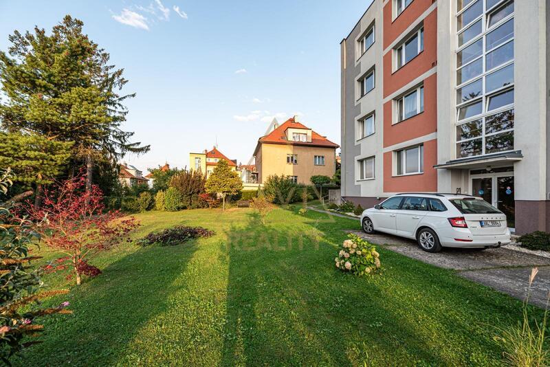 Pronájem krásného bytu 2kk 55m2 balkon parkování P6 Břevnov Tomanova