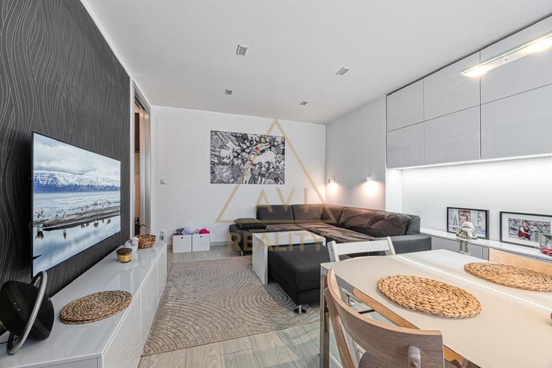 Pronájem krásného bytu 2kk 55m2 balkon parkování P6 Břevnov Tomanova