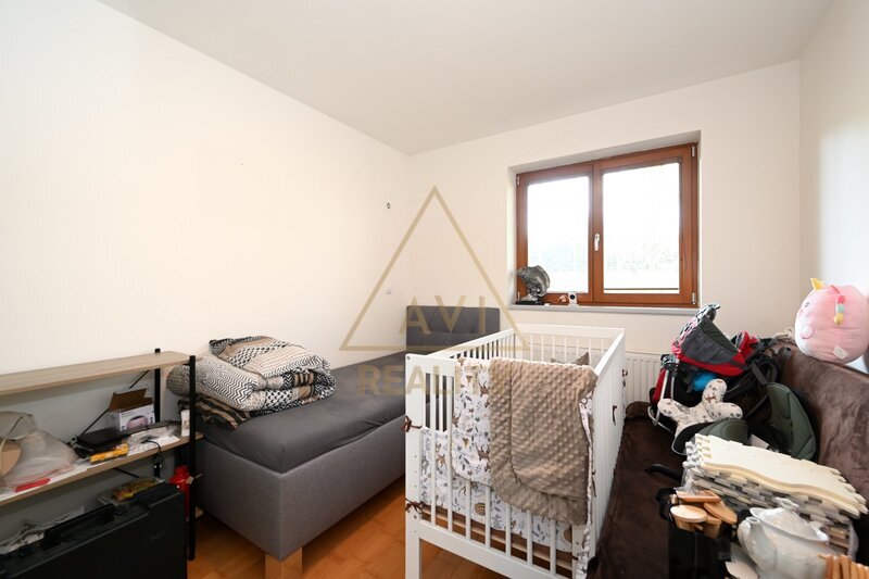 Pronájem bytu 4+kk 93,5m2 se zahradou 2x parkovací stání Jesenice u Prahy