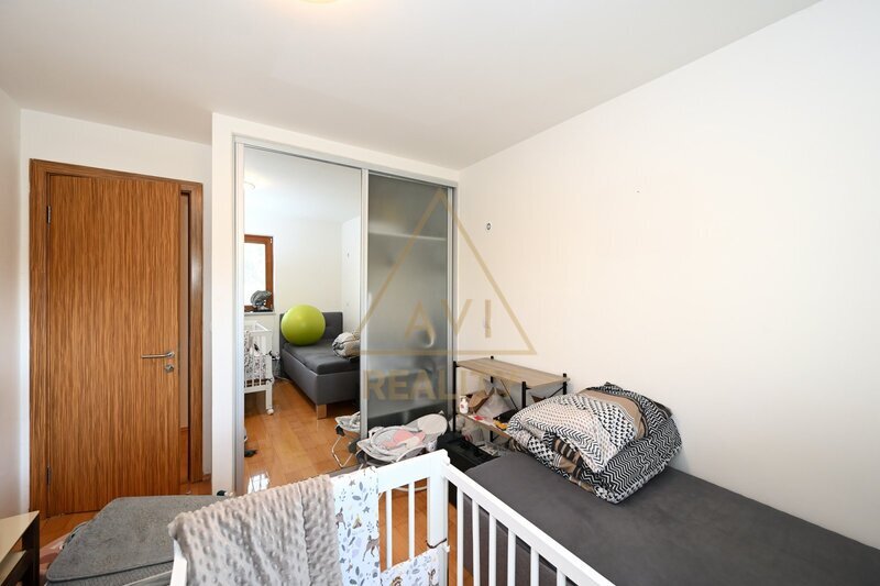 Pronájem bytu 4+kk 93,5m2 se zahradou 2x parkovací stání Jesenice u Prahy