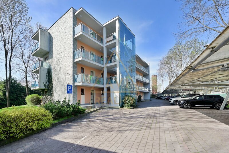 Pronájem bytu 4+kk 93,5m2 se zahradou 2x parkovací stání Jesenice u Prahy
