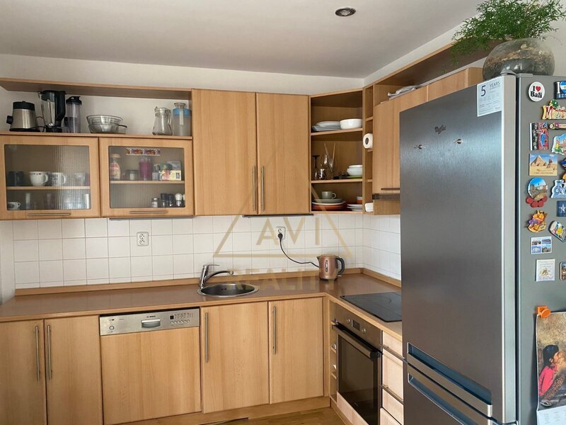 PRONÁJEM MEZONETOVÉHO BYTU 3+KK S TERASOU, 135 m², PRAHA 10 – VRŠOVICE, UL. ŽITOMÍRSKÁ