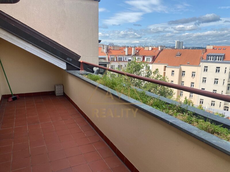 PRONÁJEM MEZONETOVÉHO BYTU 3+KK S TERASOU, 135 m², PRAHA 10 – VRŠOVICE, UL. ŽITOMÍRSKÁ
