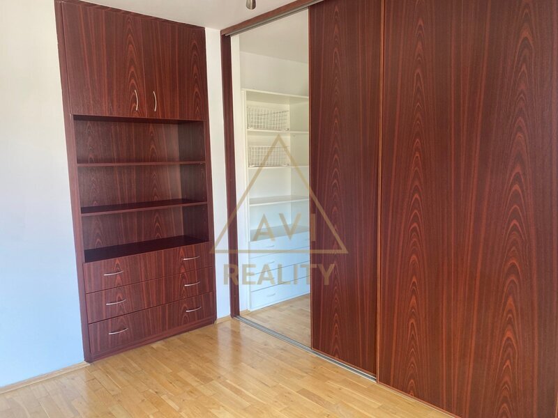 PRONÁJEM MEZONETOVÉHO BYTU 3+KK S TERASOU, 135 m², PRAHA 10 – VRŠOVICE, UL. ŽITOMÍRSKÁ