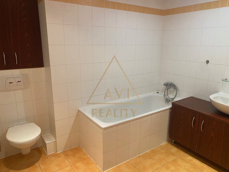 PRONÁJEM MEZONETOVÉHO BYTU 3+KK S TERASOU, 135 m², PRAHA 10 – VRŠOVICE, UL. ŽITOMÍRSKÁ