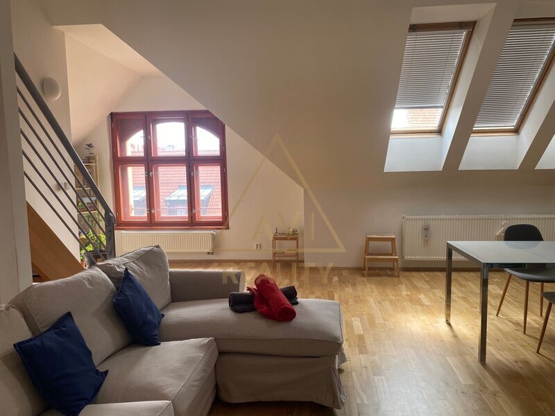 PRONÁJEM MEZONETOVÉHO BYTU 3+KK S TERASOU, 135 m², PRAHA 10 – VRŠOVICE, UL. ŽITOMÍRSKÁ