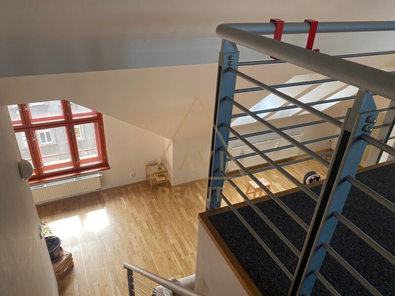 PRONÁJEM MEZONETOVÉHO BYTU 3+KK S TERASOU, 135 m², PRAHA 10 – VRŠOVICE, UL. ŽITOMÍRSKÁ