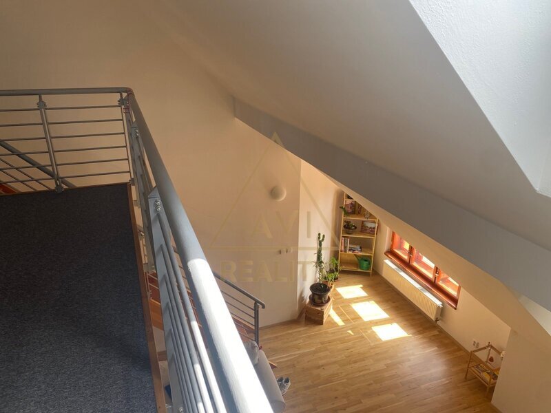 PRONÁJEM MEZONETOVÉHO BYTU 3+KK S TERASOU, 135 m², PRAHA 10 – VRŠOVICE, UL. ŽITOMÍRSKÁ