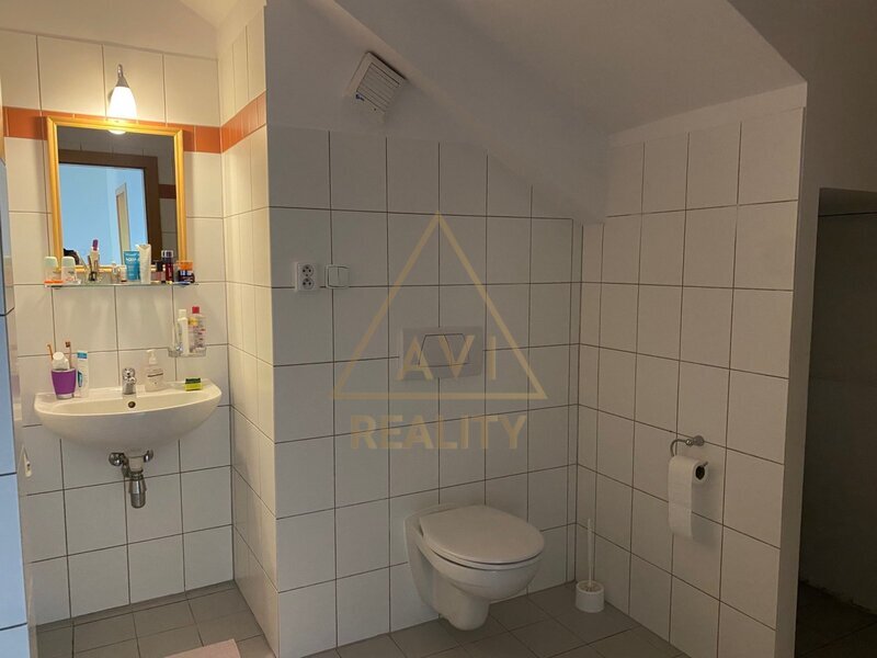 PRONÁJEM MEZONETOVÉHO BYTU 3+KK S TERASOU, 135 m², PRAHA 10 – VRŠOVICE, UL. ŽITOMÍRSKÁ