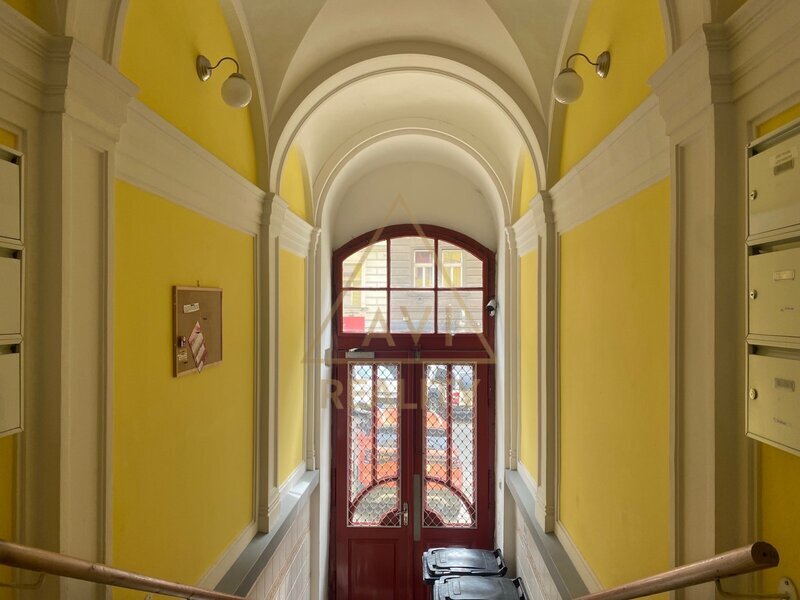 PRONÁJEM MEZONETOVÉHO BYTU 3+KK S TERASOU, 135 m², PRAHA 10 – VRŠOVICE, UL. ŽITOMÍRSKÁ