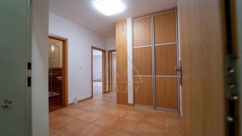 Prodej bytu OV 2+kk 60m2 + 12m2 balkón P9 Čakovice