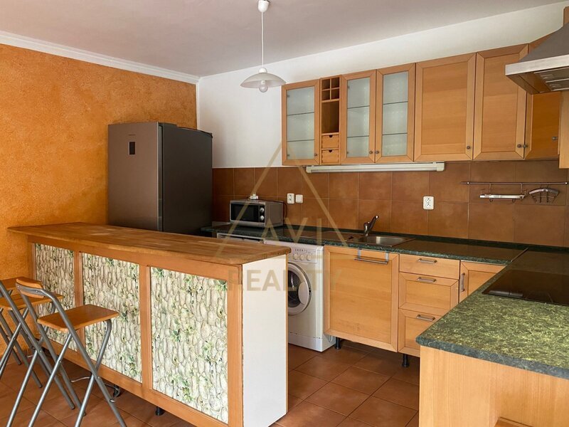 Pronájem hezkého bytu 2+kk 65 m² s předzahrádkou 45 m², garáž, Praha 10