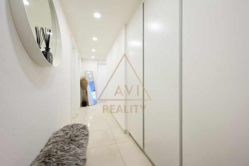 Pronájem bytu 4+kk 100m2 parkovací stání Garden Towers P3 Žižkov