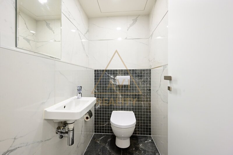 Pronájem bytu 4+kk 100m2 parkovací stání Garden Towers P3 Žižkov