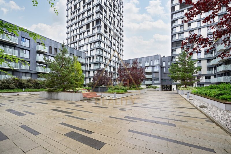 Pronájem bytu 4+kk 100m2 parkovací stání Garden Towers P3 Žižkov