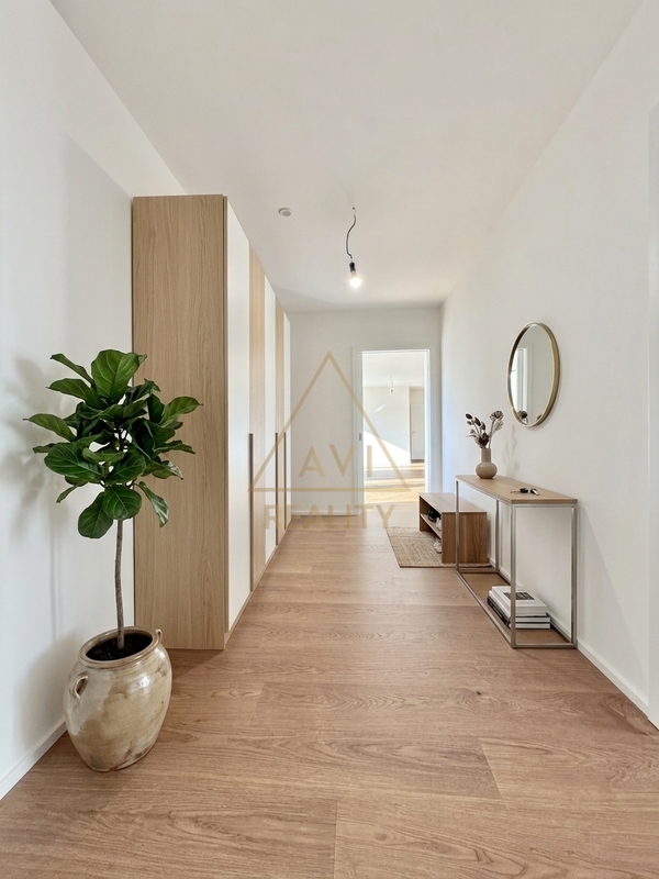 Prodej bytu 4+kk 128m2 + 4 balkóny s krásným výhledem náměstí Pod Lípou Praha - Holyně