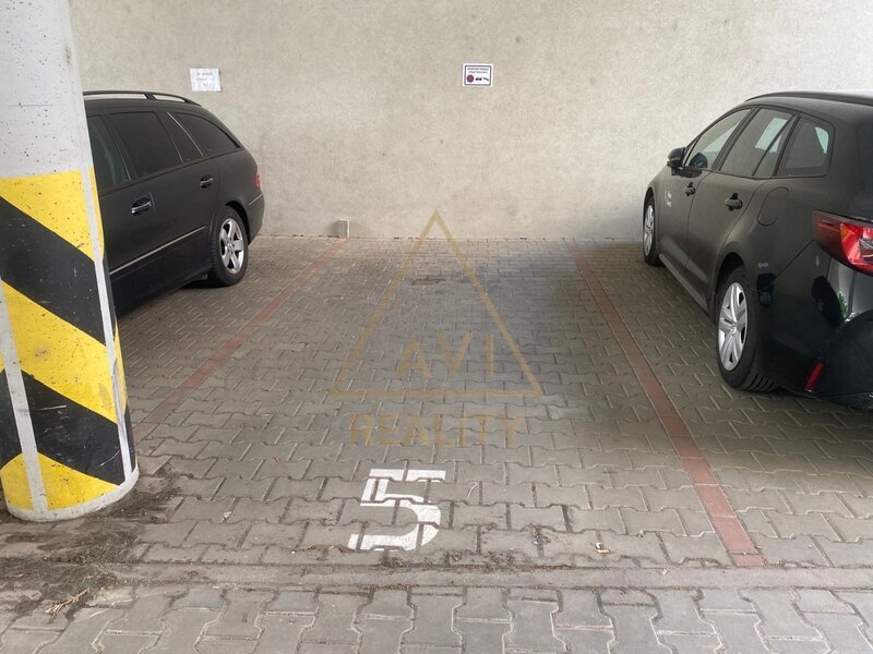 Pronájem bytu 1+kk 24m2 zařízený Praha 5 Plzeňská parkovací stání