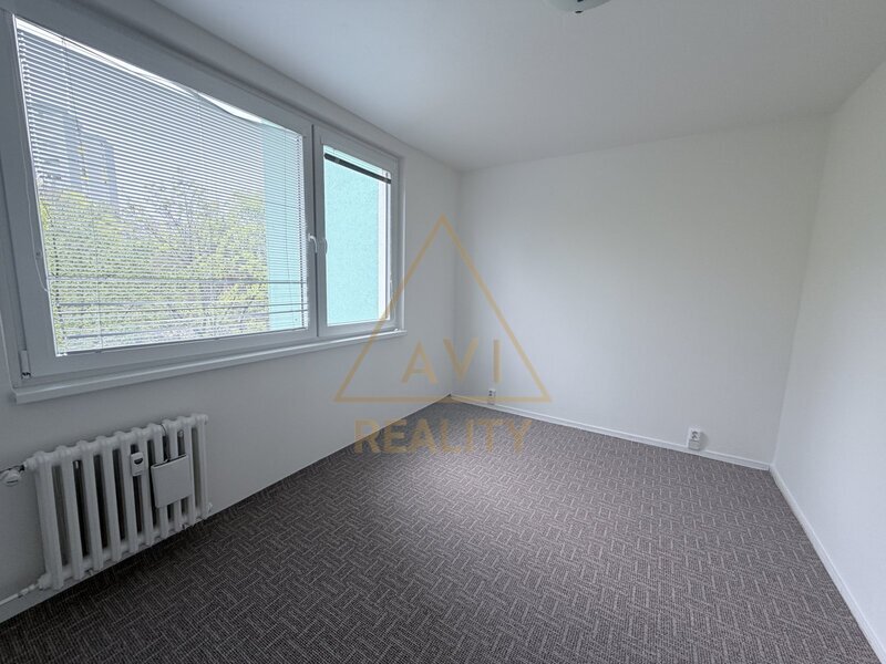 Pronájem bytu 3+1 72m2 + balkon P5 Hlubočepy rekonstrukce částečně zařízený