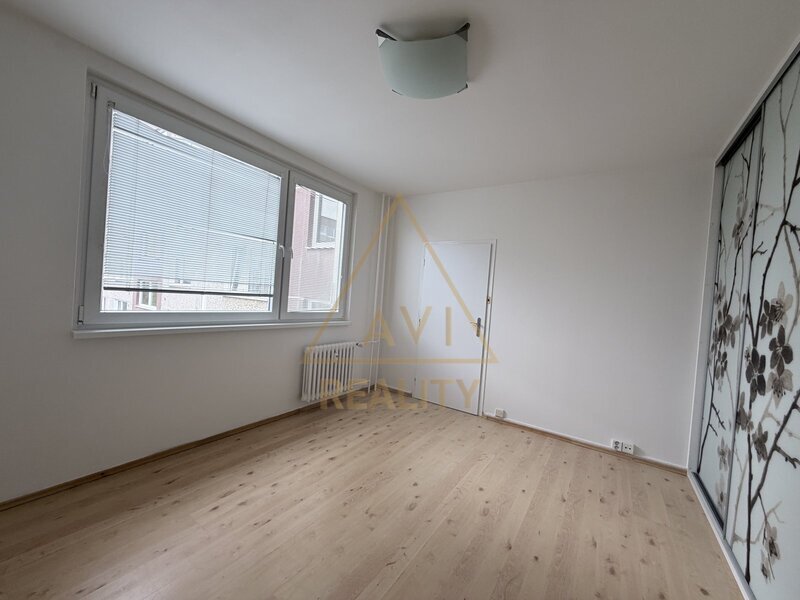 Pronájem bytu 3+1 72m2 + balkon P5 Hlubočepy rekonstrukce částečně zařízený