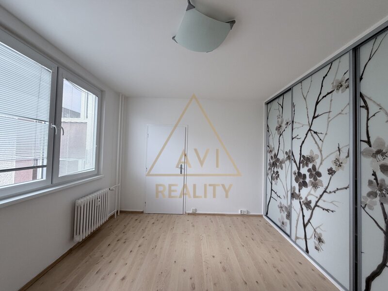 Pronájem bytu 3+1 72m2 + balkon P5 Hlubočepy rekonstrukce částečně zařízený