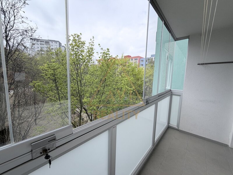 Pronájem bytu 3+1 72m2 + balkon P5 Hlubočepy rekonstrukce částečně zařízený