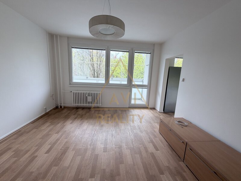Pronájem bytu 3+1 72m2 + balkon P5 Hlubočepy rekonstrukce částečně zařízený