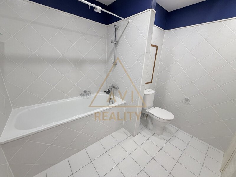 Pronájem bytu 3+1 72m2 + balkon P5 Hlubočepy rekonstrukce částečně zařízený