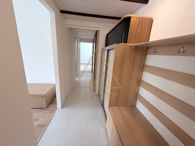 Pronájem bytu 3+1 72m2 + balkon P5 Hlubočepy rekonstrukce částečně zařízený