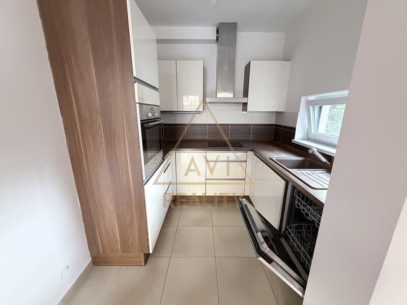 Prodej bytu OV 2+kk 60 m2 + balkón 11 m2 Praha 9 Čakovice