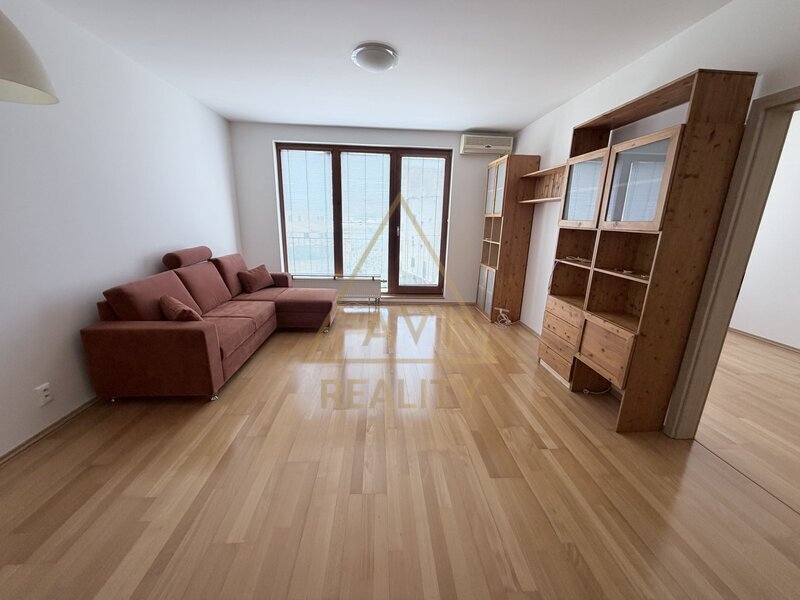 Pronájem bytu 2+kk 48m2 + balkón 12m2 P5 Stodůlky Za Mototechnou parkovací stání