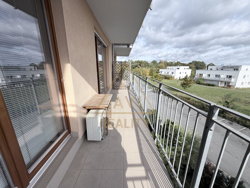 Pronájem bytu 2+kk 48m2 + balkón 12m2 P5 Stodůlky Za Mototechnou parkovací stání