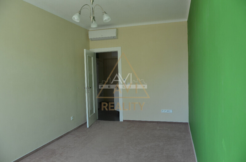 Pronájem bytu 2+1 46m2 Praha 3 Chrudimská METRO Flora