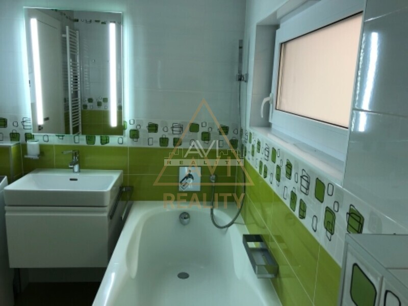 Pronájem bytu 2+1 46m2 Praha 3 Chrudimská METRO Flora