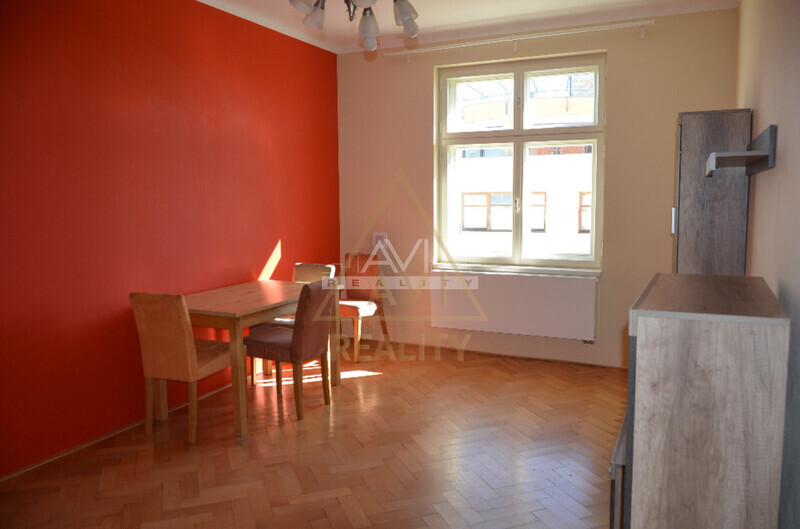 Pronájem bytu 2+1 46m2 Praha 3 Chrudimská METRO Flora