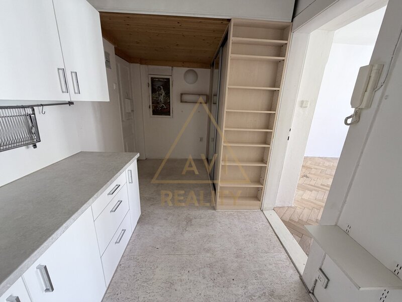 Pronájem bytu 2+1 68m2 P2 Vinohrady Na Švihance nezařízený